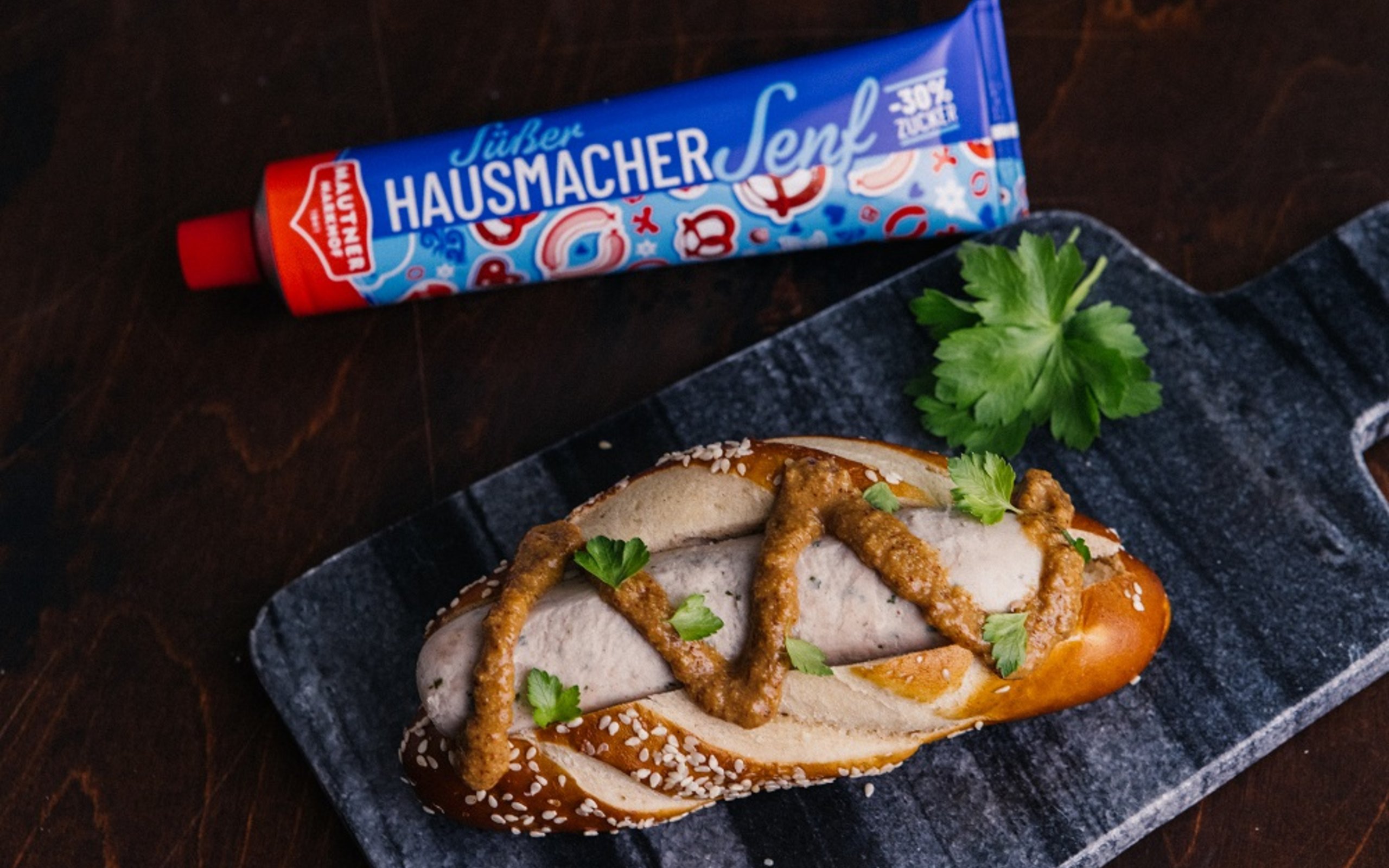 Rezeptfoto Weisswurst Hot Dog mit Hausmachersenf